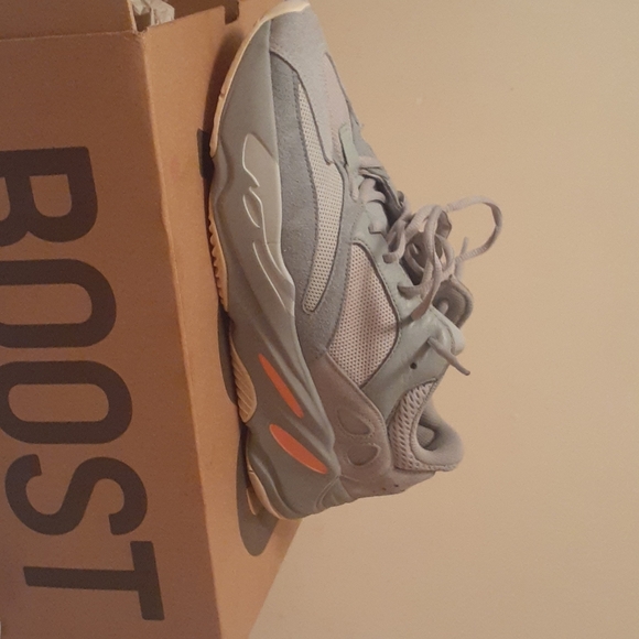 Shoes - Picture 1 of 3